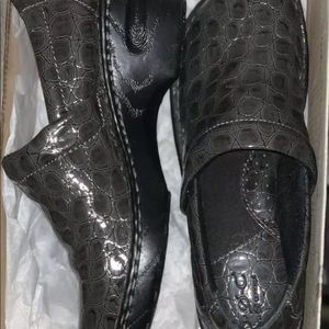 B•Ø•C nurses shoes